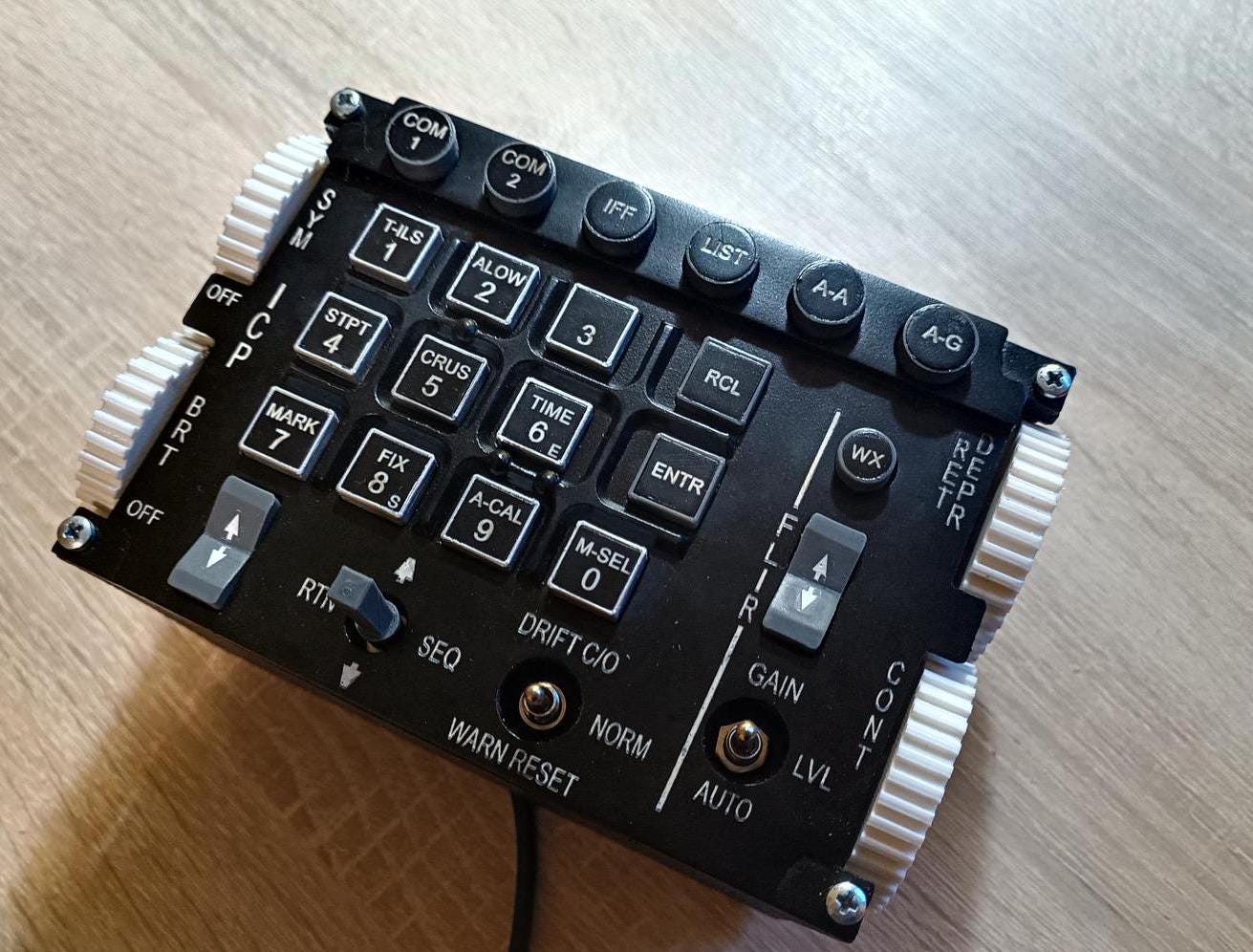 Contrôleur USB F-16ICP