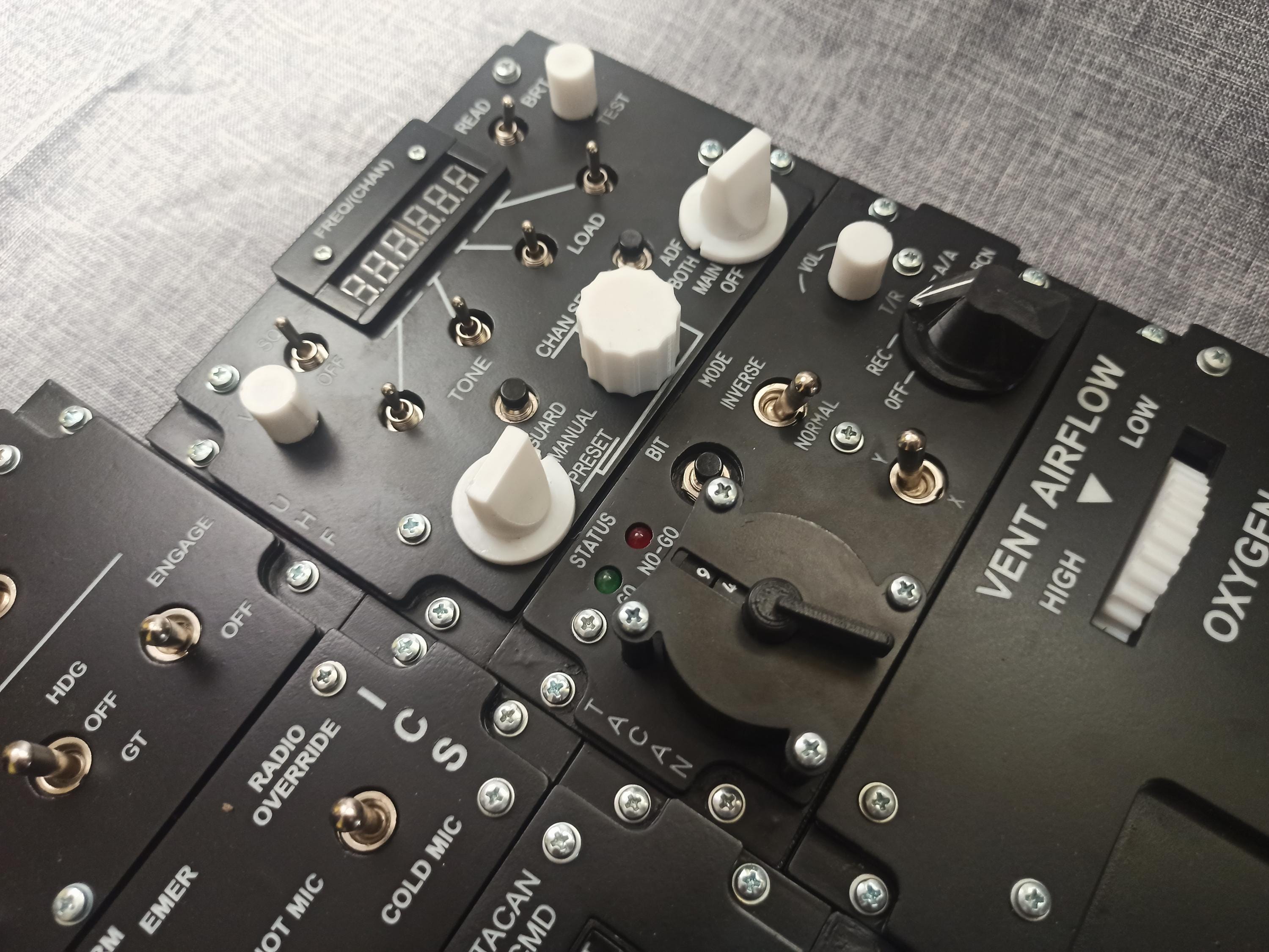 F-14 Console Gauche (Ensemble 2 modules) – Donnez vie au panneau latéral du Tomcat dans DCS