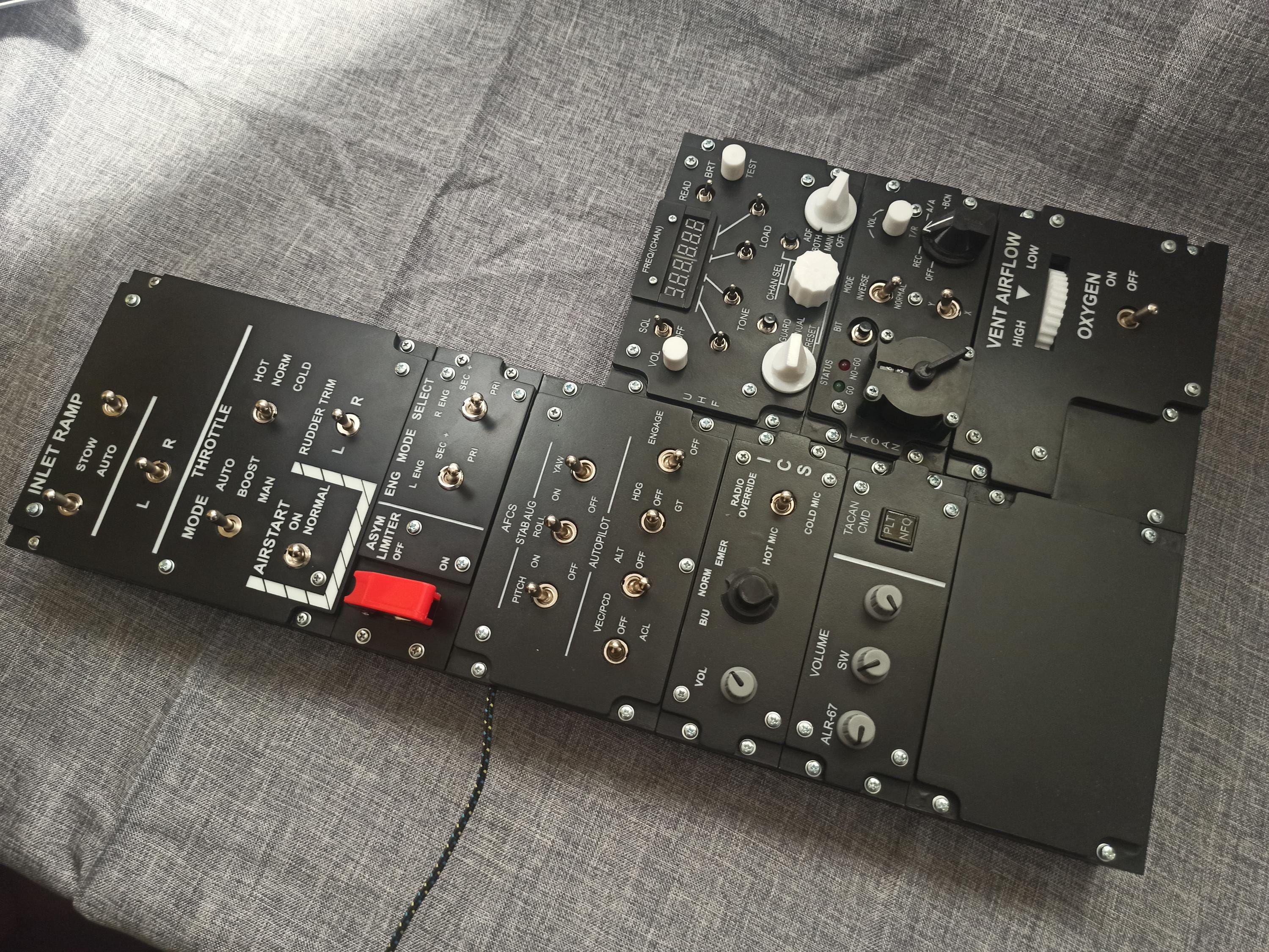 F-14 Console Gauche (Ensemble 2 modules) – Donnez vie au panneau latéral du Tomcat dans DCS